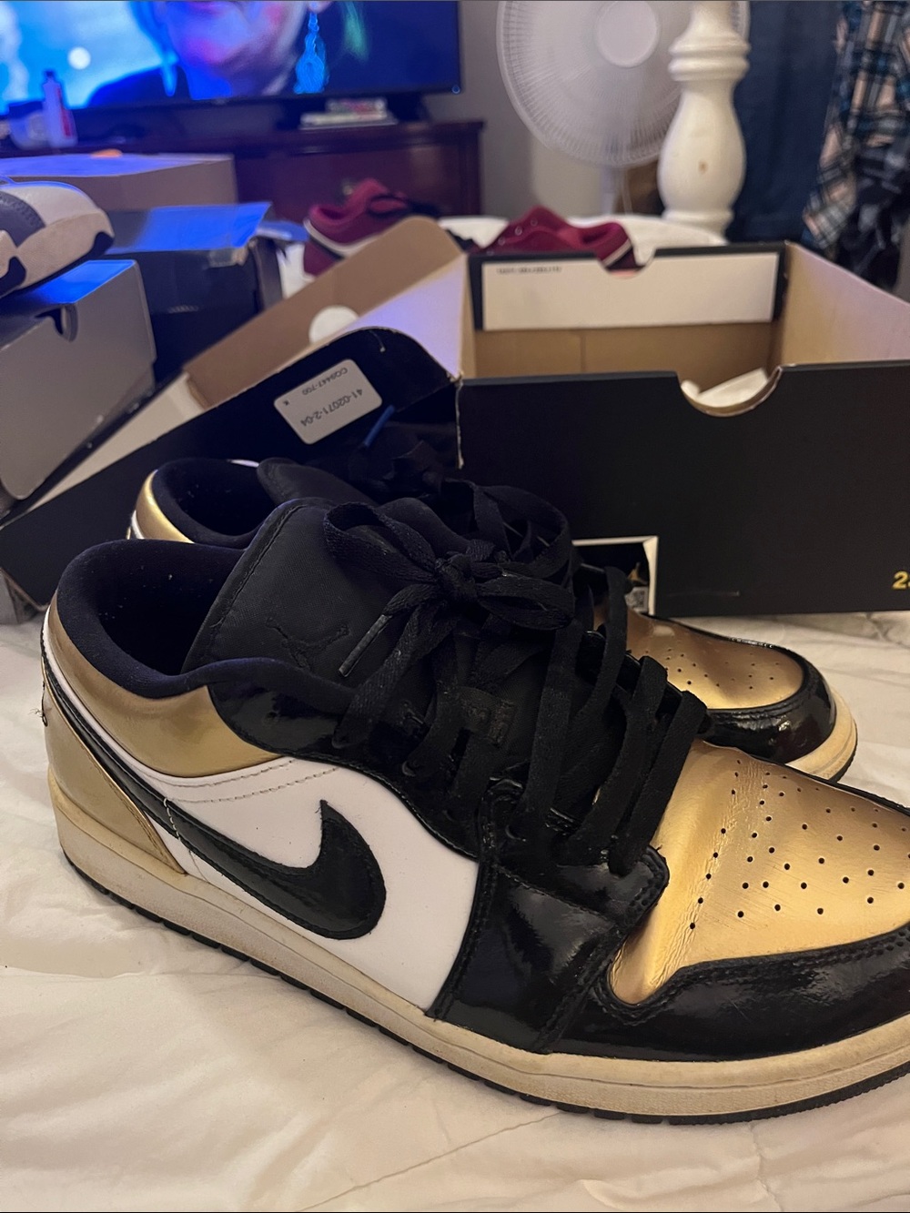 Nike Men’s Low-Top Black/Gold/White Sneakers